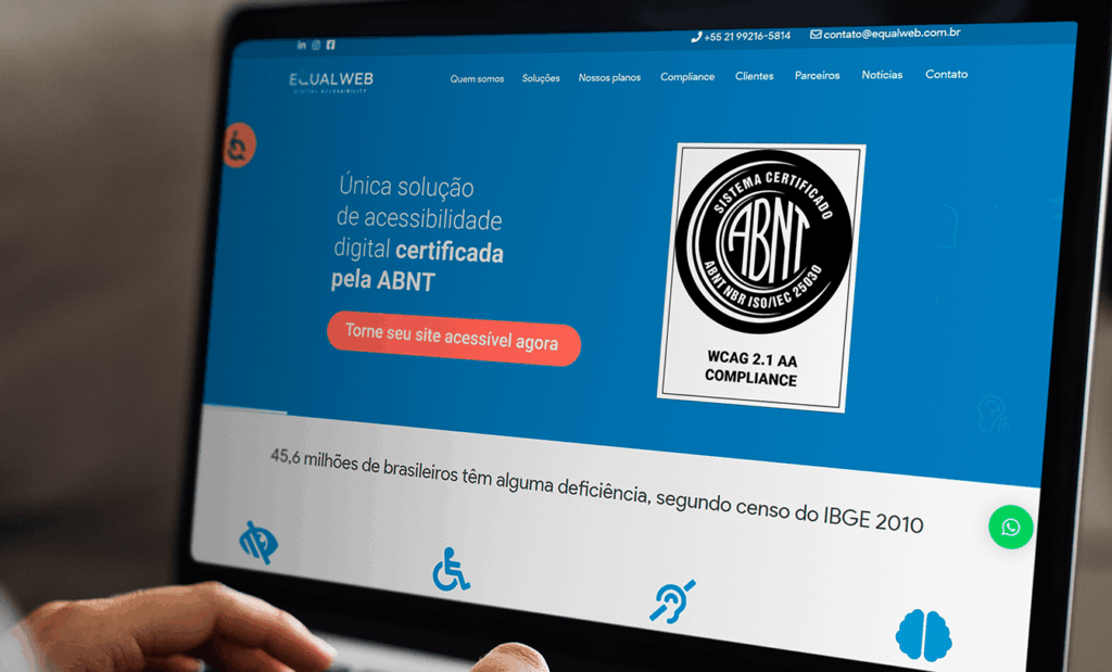 digital. Imagem de uma tela do notebook com o site da equalweb aberto. 